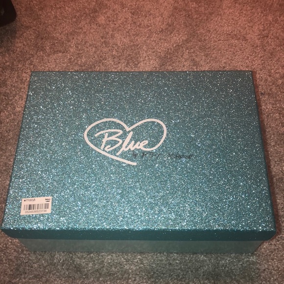 Heels - Picture 2 of 3